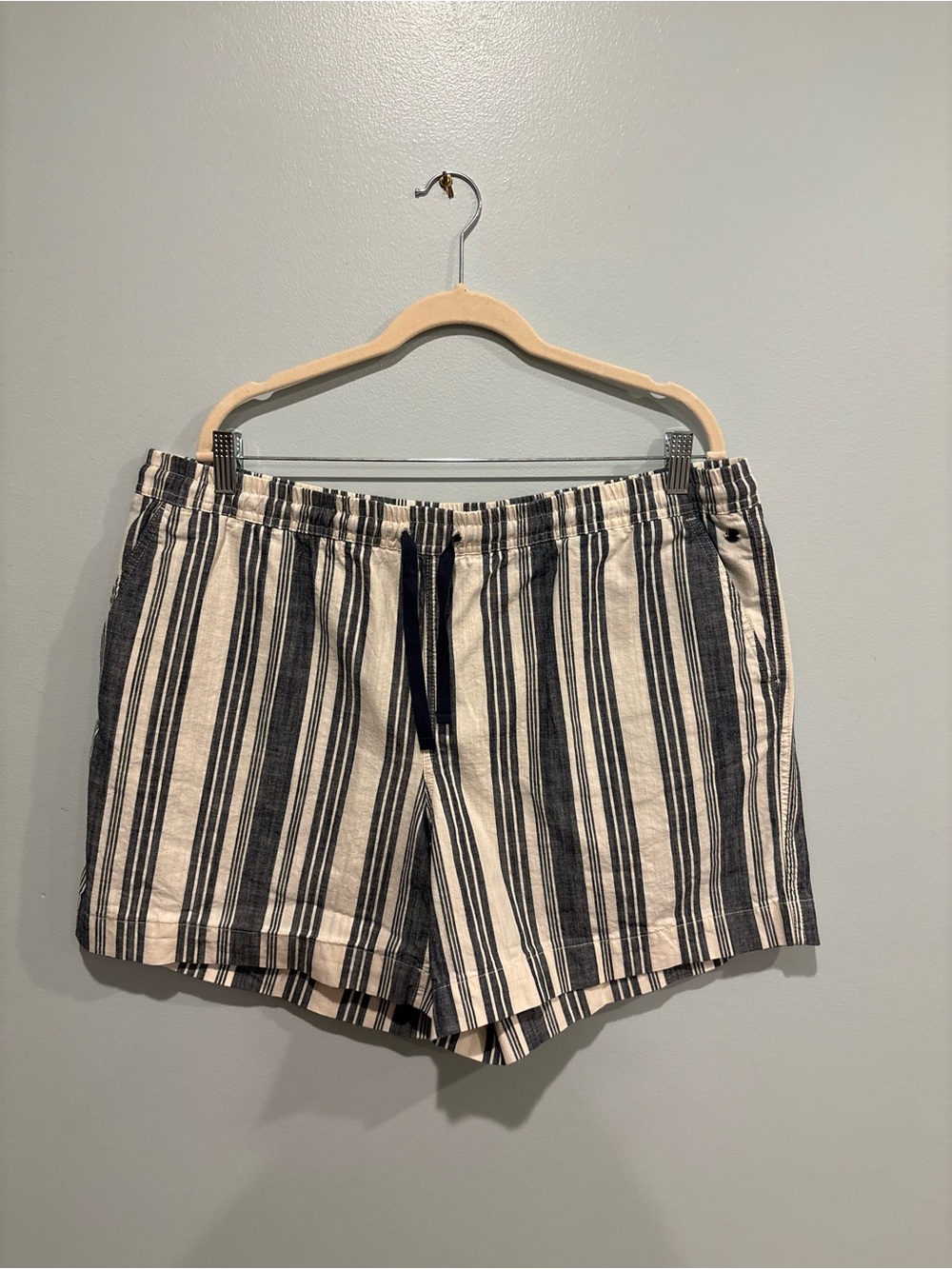 L.L. Bean Black & Cream Striped Drawstring Women’s Shorts